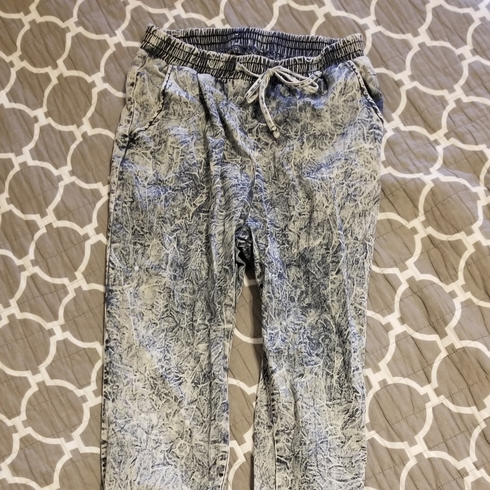 Cool 90s style joggers- womens